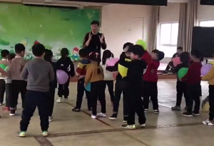 L1693大班体育《舞动气球》2024 视频+教案-幼师资源库