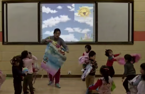 S0061小班健康《布袋变变变》视频+教案-幼师资源库